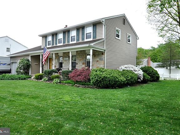 5th image of 102 Holiday Ct