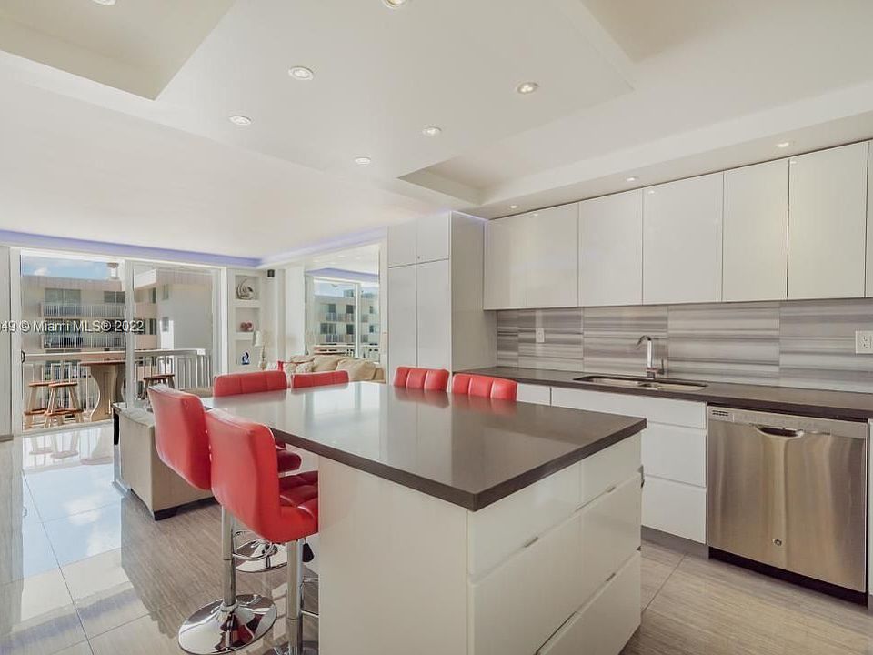 1st image of 401 Ocean Dr APT 1009