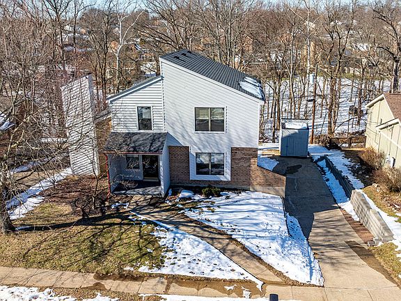 3rd image of 132 Burgess Ln