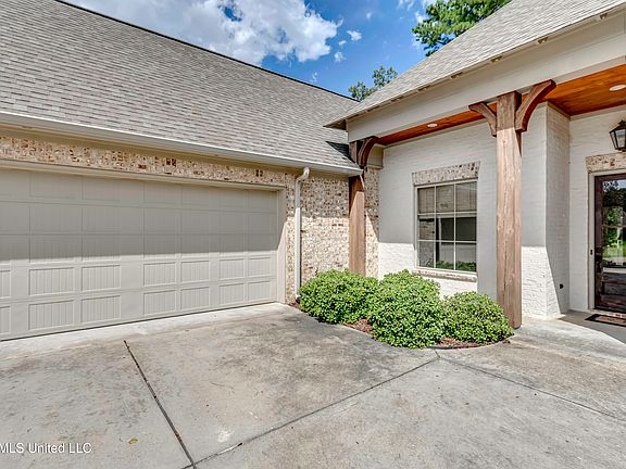 3rd image of 189 Stone Creek Dr