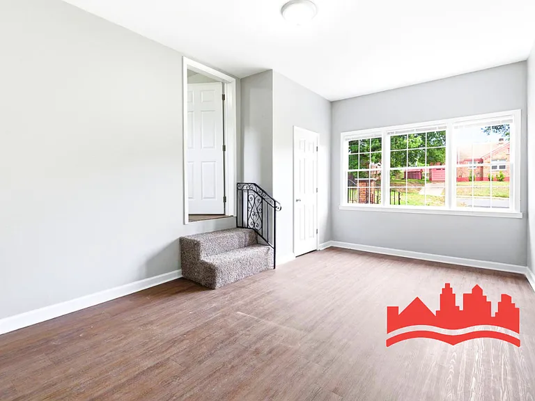 755 E McKellar Ave — Photo 13