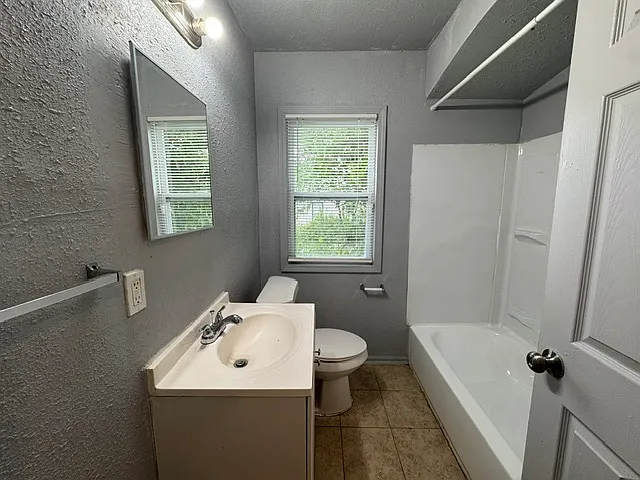 20058 Bloom St — Photo 6