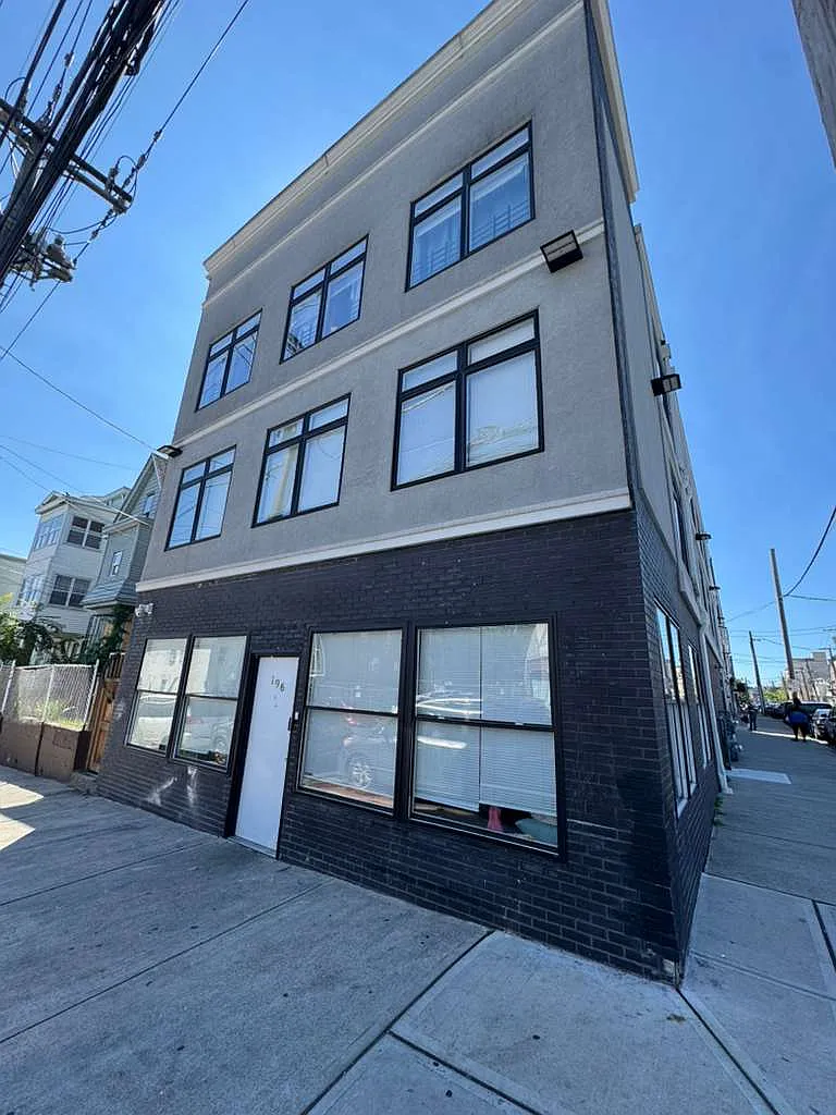 1 bed, 1000 sqft, $1,718 — Photo 1