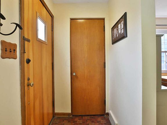5th image of 136 Deland Ave