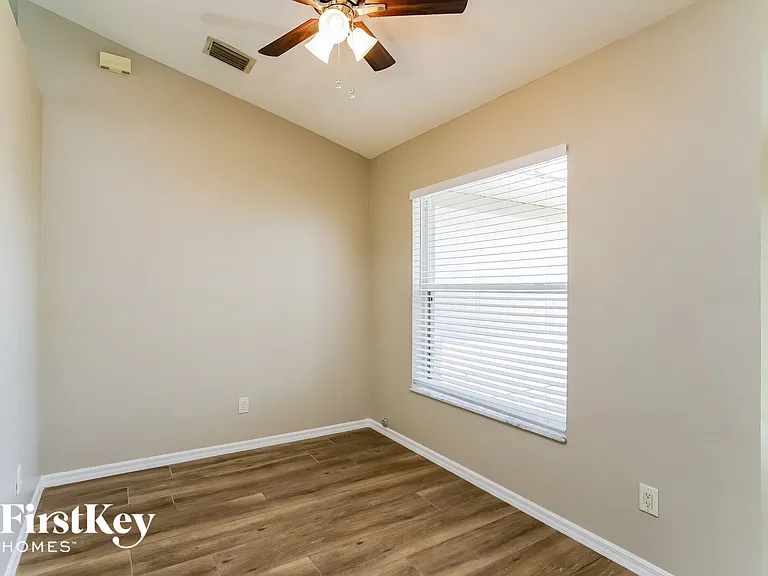 2215 NW 23rd St — Photo 11