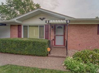 112 Castle Dr, Swansea, IL 62226