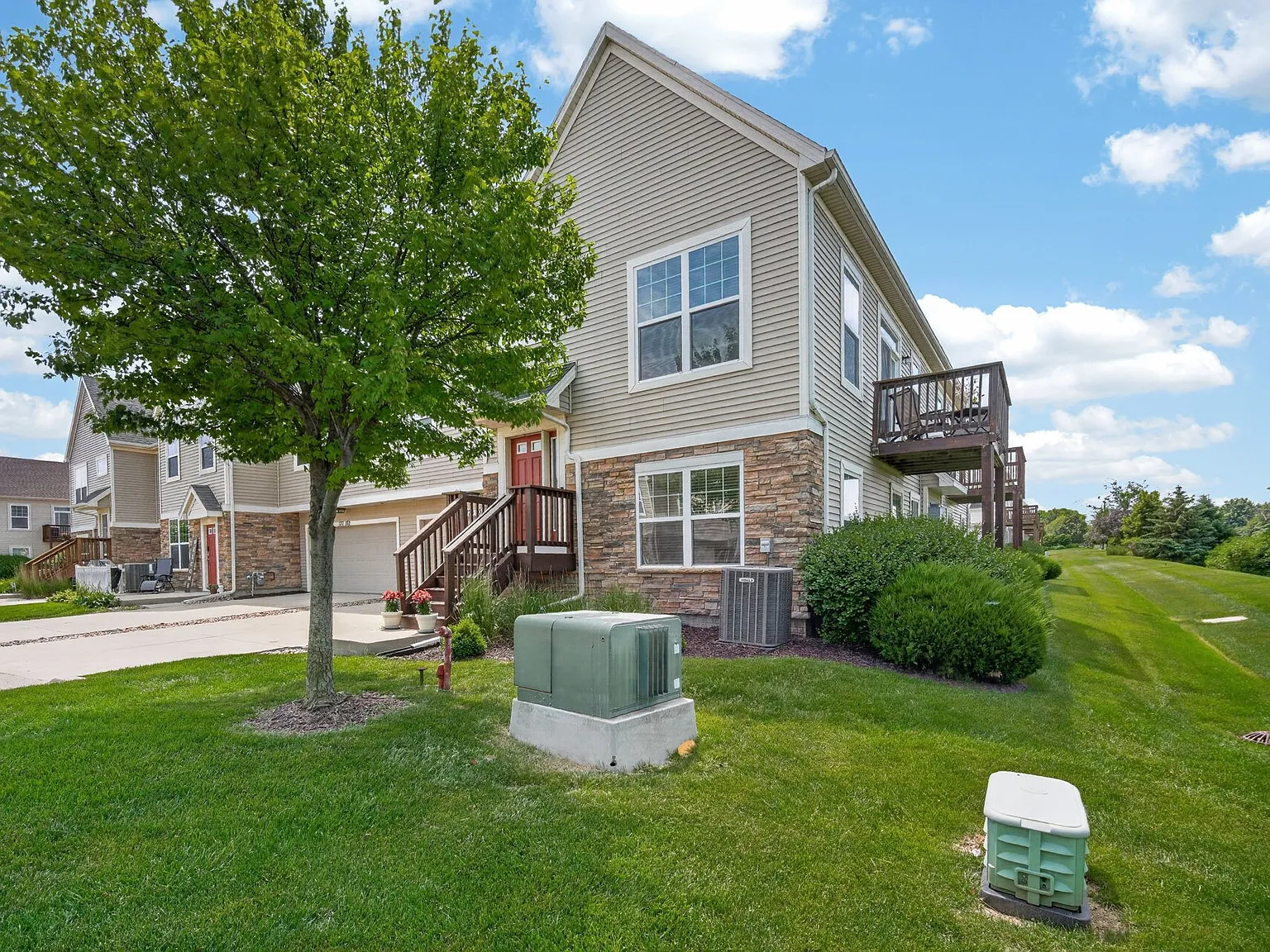 2 bed, 2.5 bath, 1762 sqft, $1,950 — Photo 3