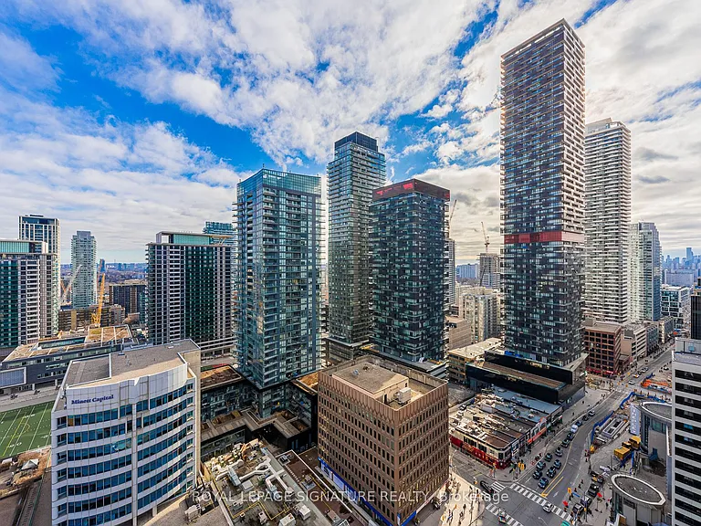 33 Helendale Ave #2105 — Photo 1