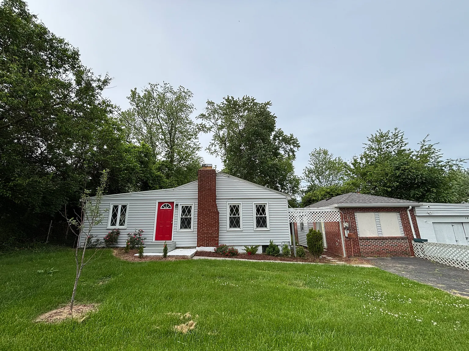 3 bed, 1176 sqft, $1,700 — Photo 2