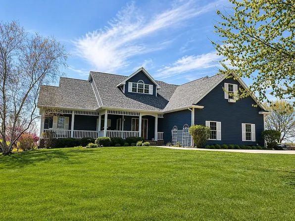 303 S 12th St, Guthrie Center, IA 50115