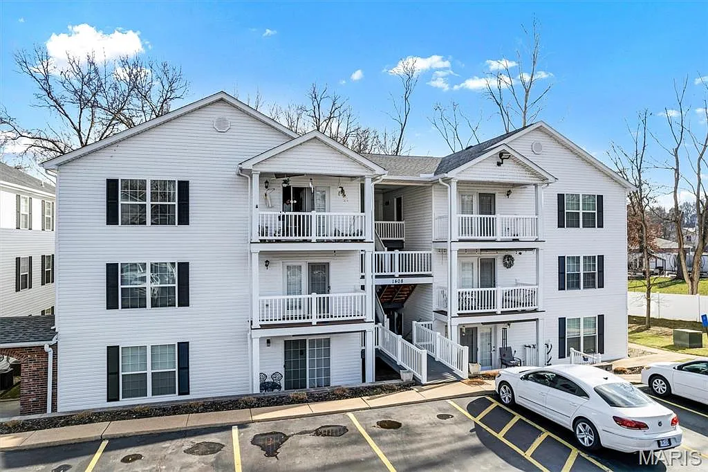 1408 Summertree Springs Ave APT L photo 1