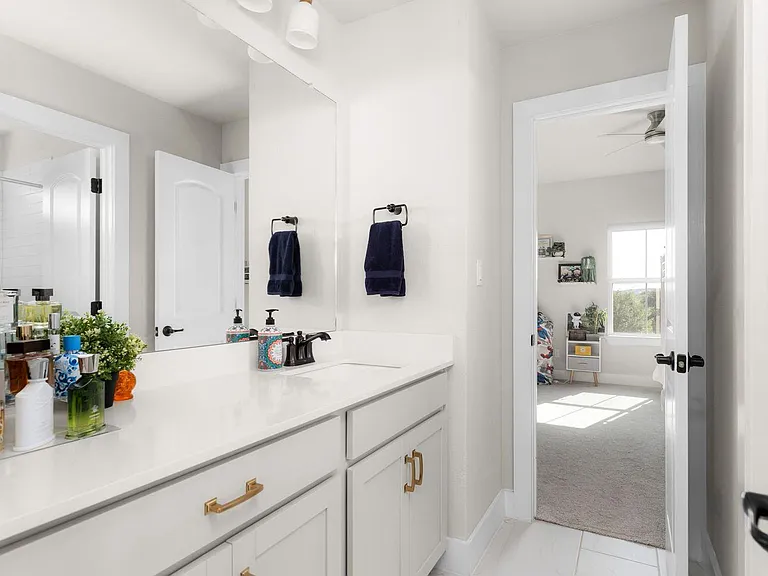 137 Crescent Moon Ct — Photo 26