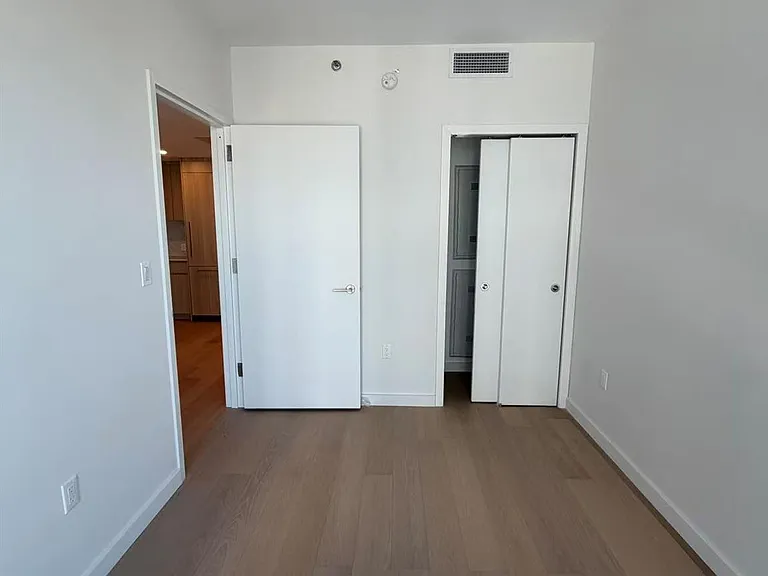 3371 Prince St #6L — Photo 7