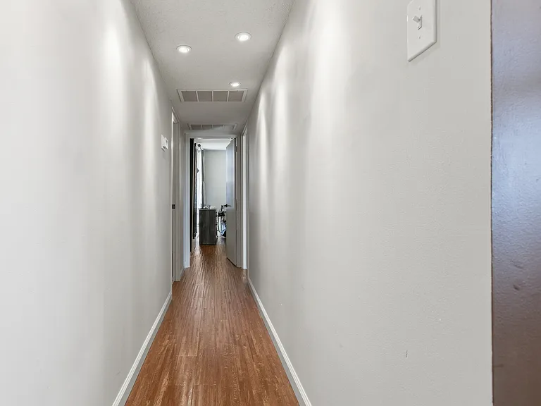 700 E 9th St #4M — Photo 16