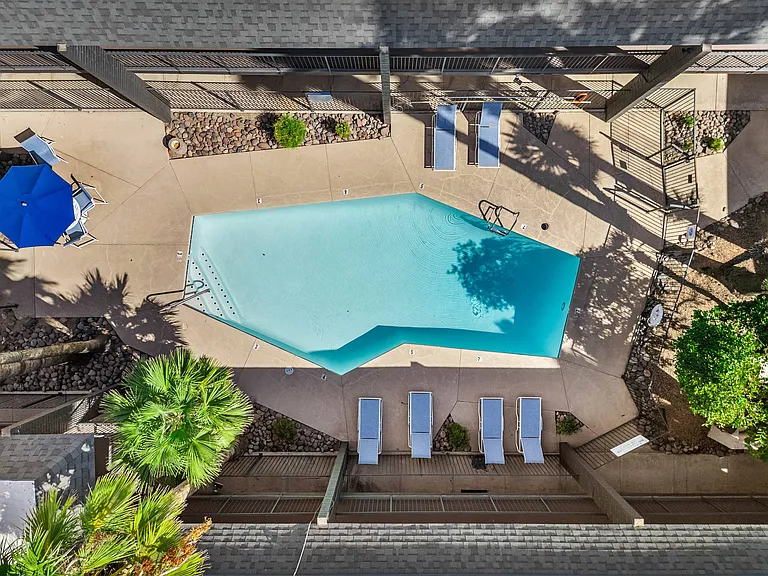 Fountain Plaza — Photo 16