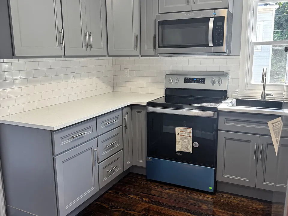 8 Bridgeport Ave #10