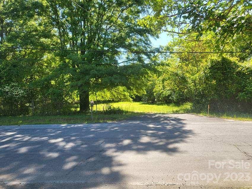 2nd image of 444 Pineview Rd