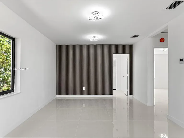 1640 NE 183rd St — Photo 5