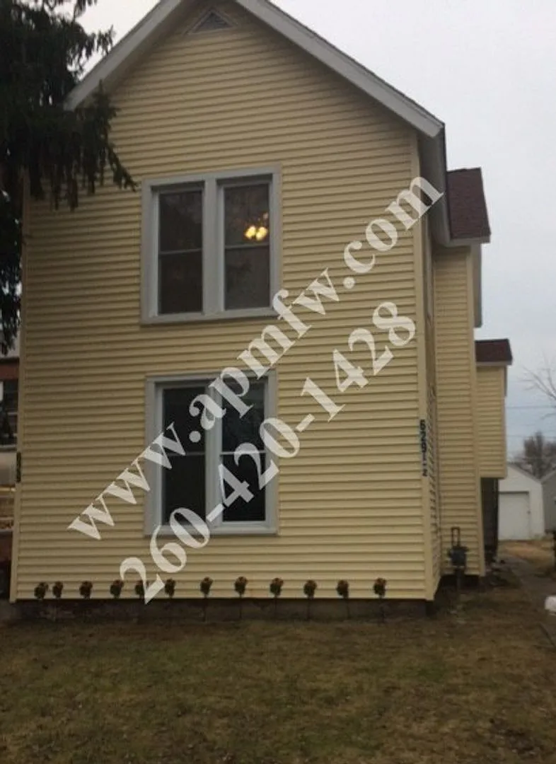 1 BR Upper Apartment Near Downtown — Photo 1