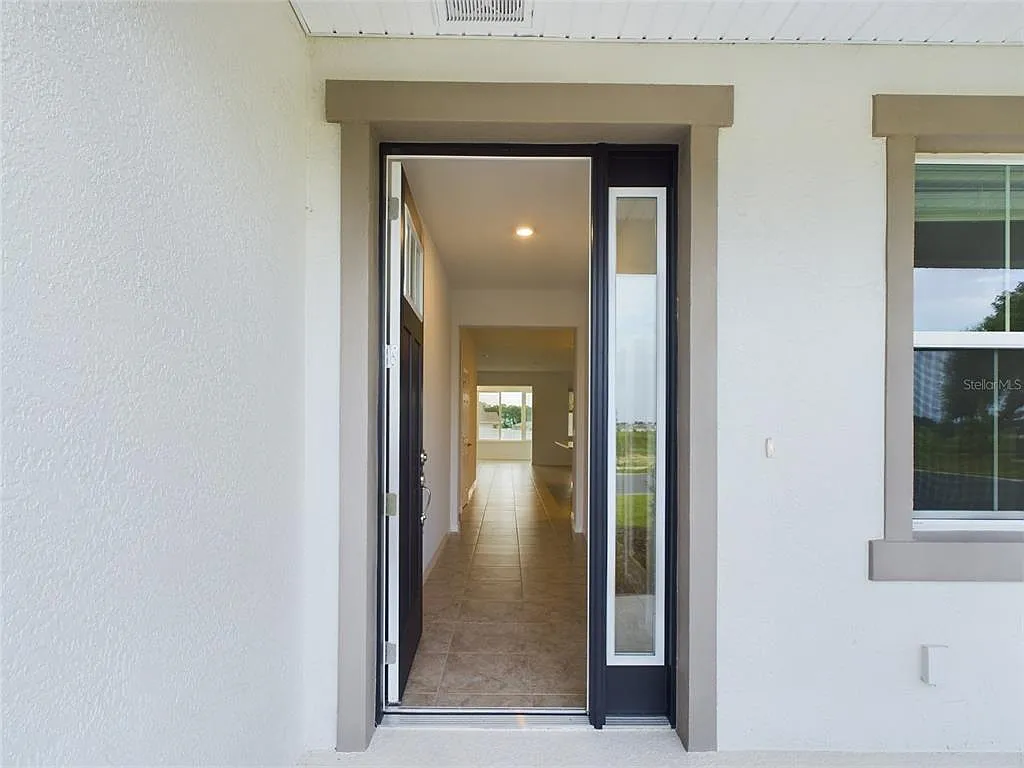3 bed, 2.0 bath, 2035 sqft, $2,600 — Photo 4
