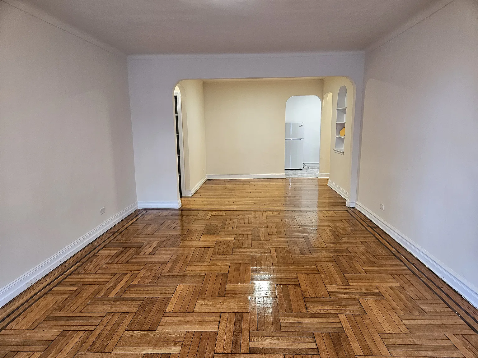 2 bed, 1050 sqft, $2,725 — Photo 3