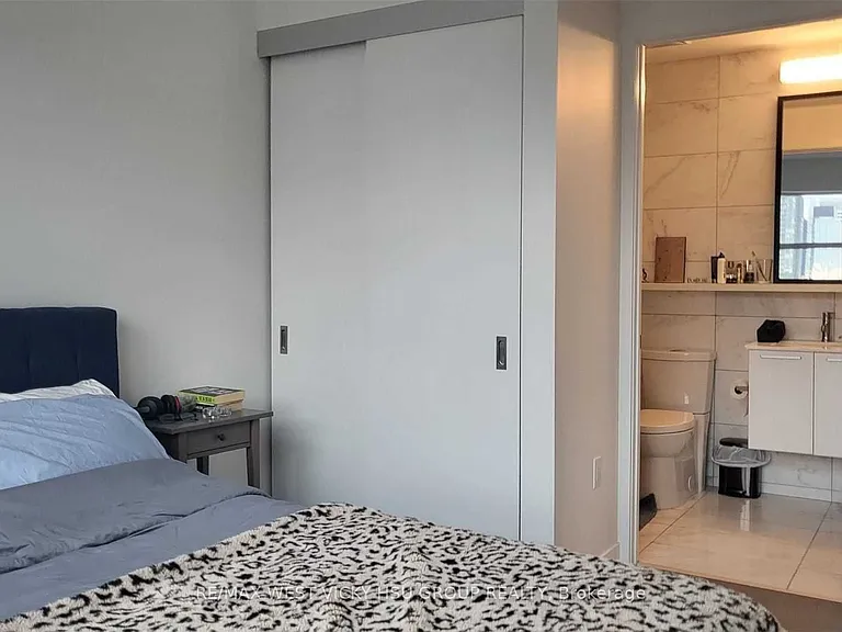501 Adelaide St W #1011 — Photo 16