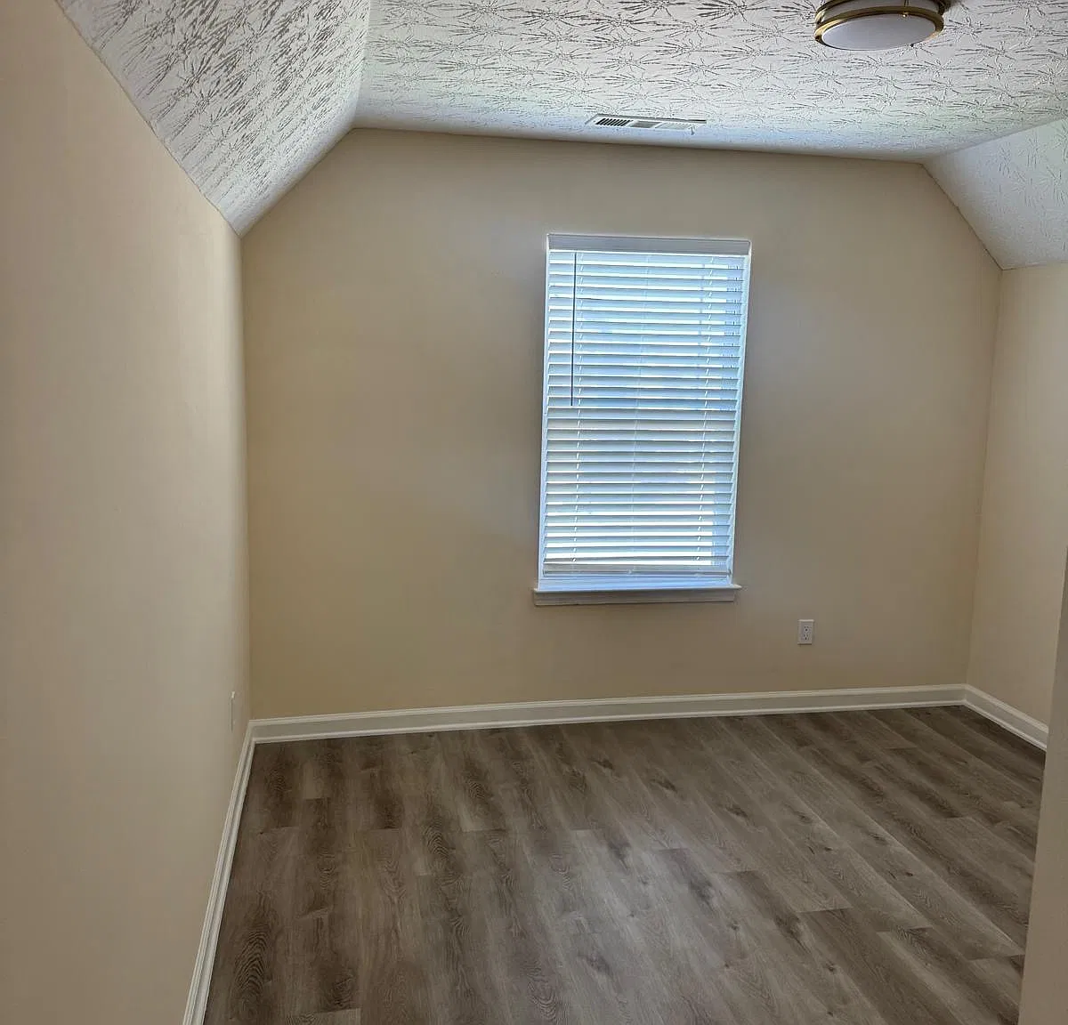 4 bed, 1711 sqft, $2,500 — Photo 3