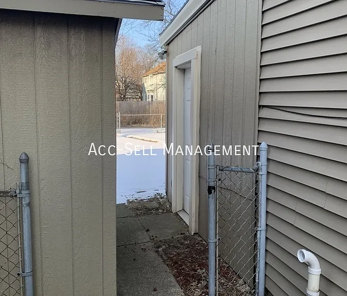 825 Evergreen St SE #WEST SIDE — Photo 6