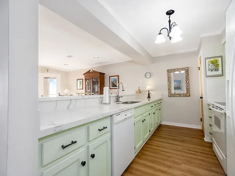 8316 Seawall Blvd #5 — Photo 7