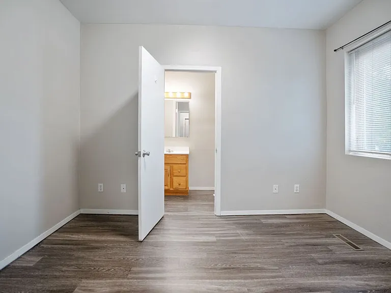2116 College St - Cedar Falls — Photo 16