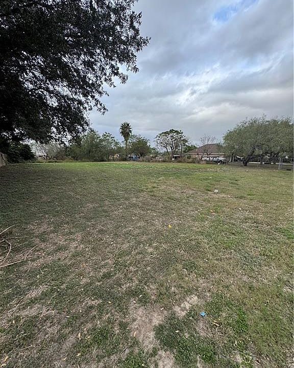 2nd image of 2604 La Paz St
