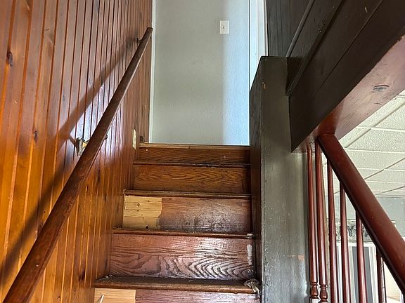 4th image of 214 2nd Ave S