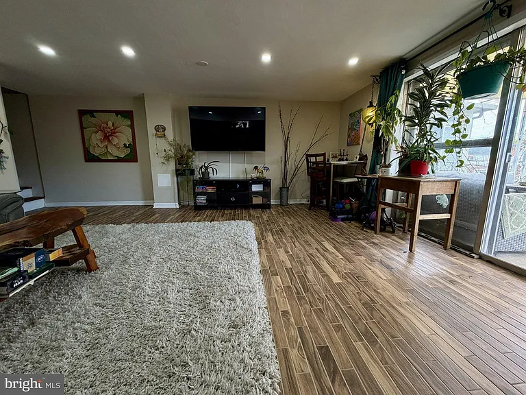 559 Wartman St — Photo 9