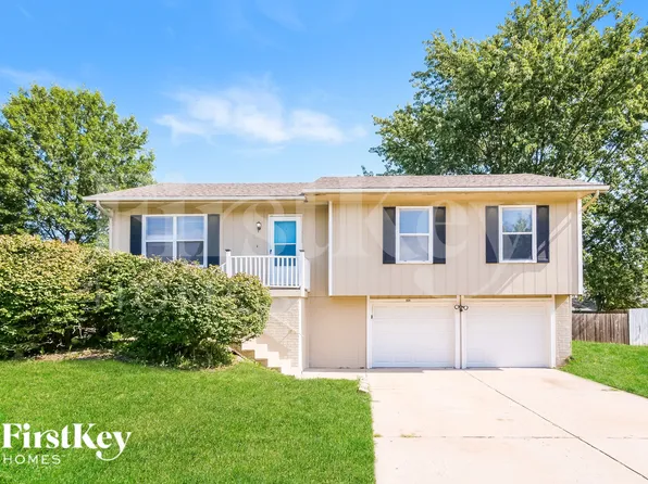 804 Covey Dr, Peculiar, MO 64078