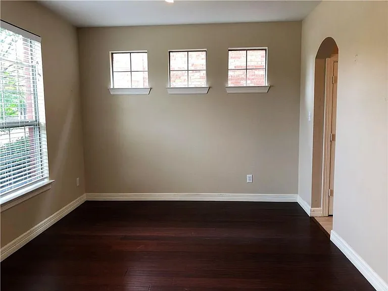 4621 Brighton Dr — Photo 6
