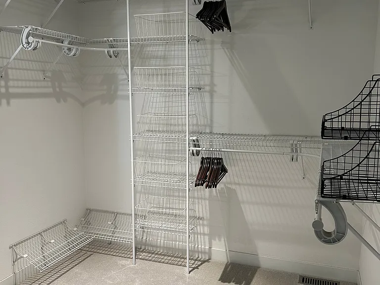 306 Regina Ave S #1 — Photo 8