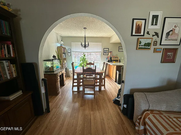 504 E University Ave — Photo 6