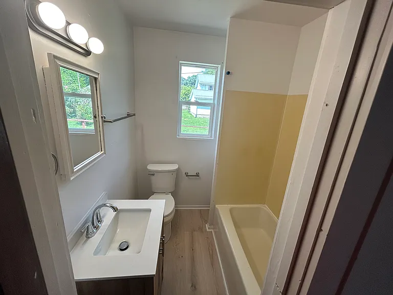 481 Oakwood Ave — Photo 4
