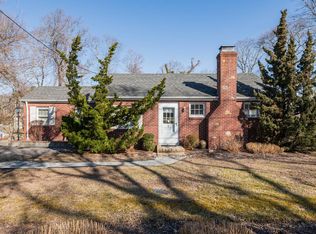 1 Bay Dr, Hampton Bays, NY 11946