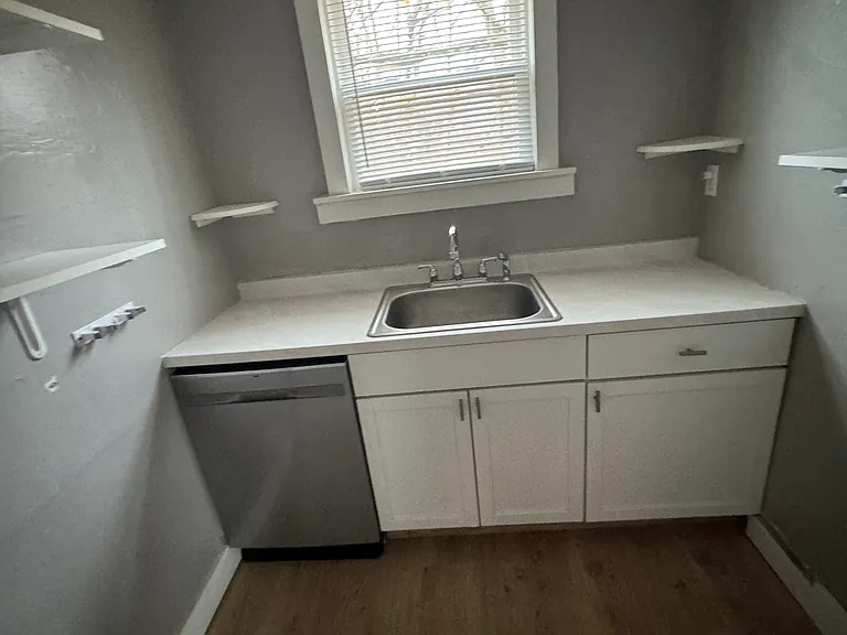 33 Crystal St #2 — Photo 9