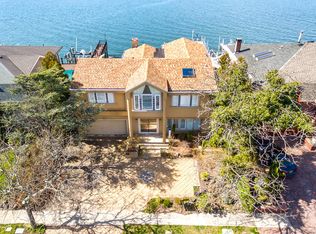 3451 E Bay Ct, Merrick, NY 11566