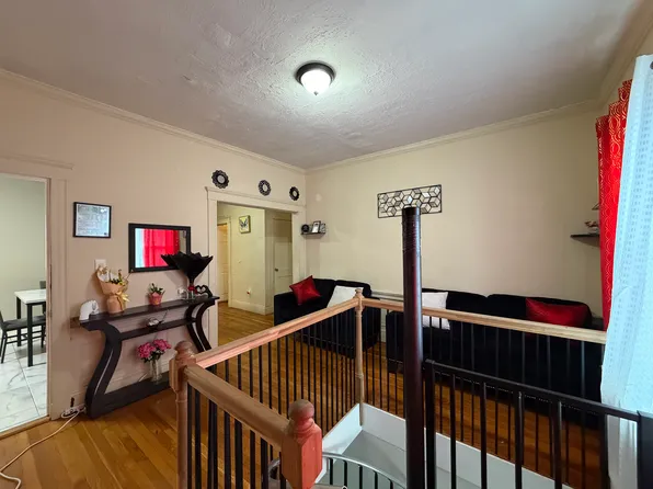 4 Lafayette Ave #1, Chelsea, MA 02150