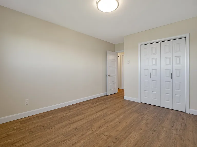 211 Buckingham Rd — Photo 15
