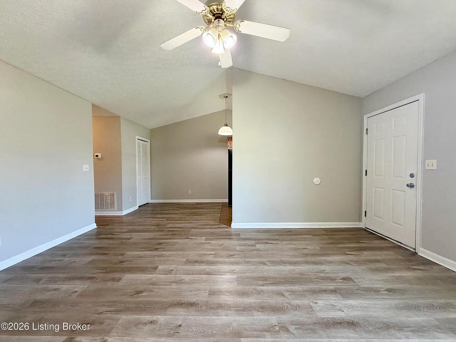 2 bed, 1.0 bath, 750 sqft, $995 — Photo 2