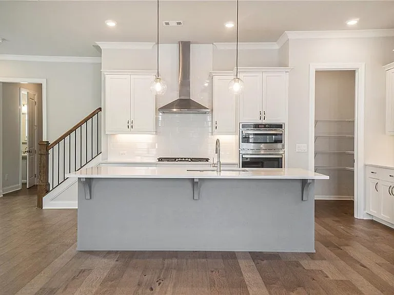 106 Basil St — Photo 4