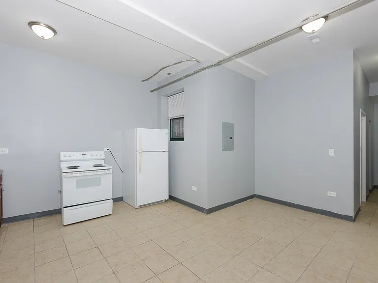 6901-17 S. Paxton/2211-17 E 69th St. — Photo 17