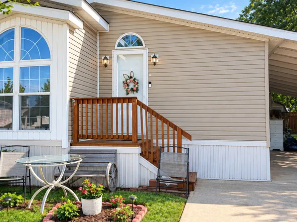 103 Charabanc Ln, Wheeling, IL 60090