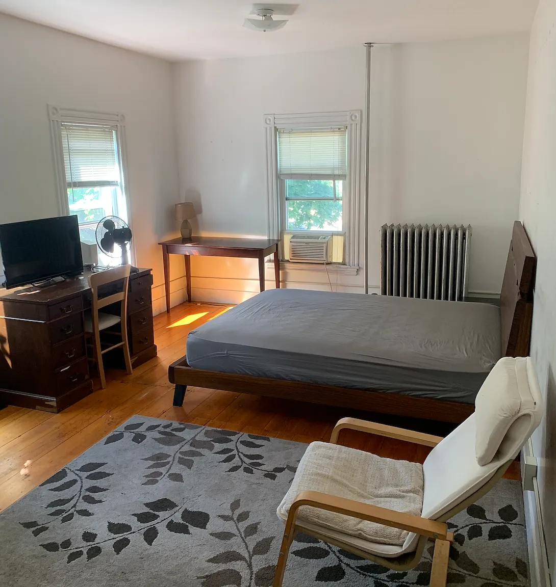 6 bed, 2545 sqft, $1,200 — Photo 2