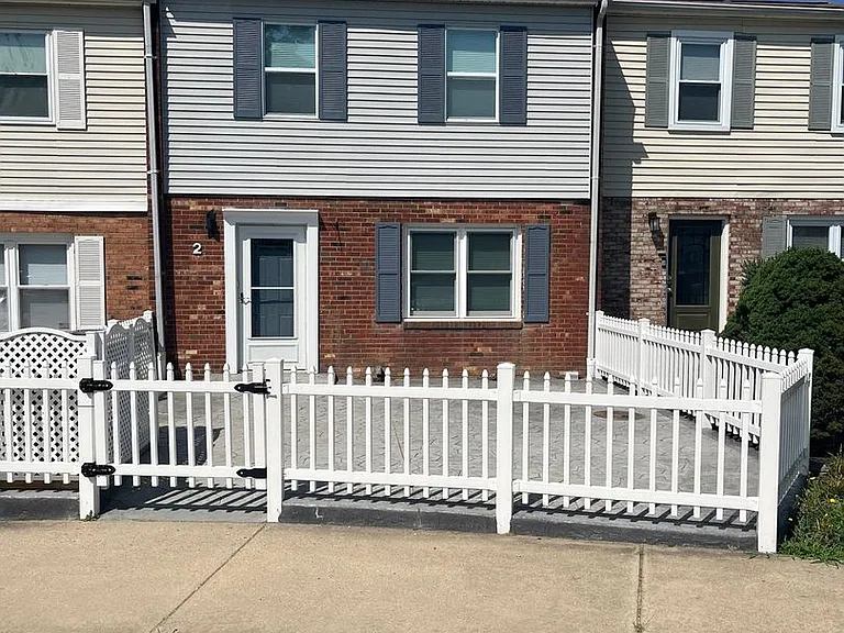 2 Alice Ct — Photo 2