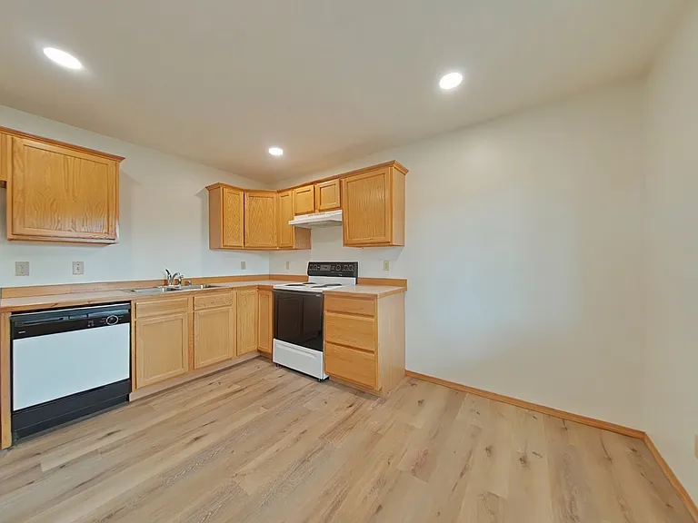 9 Michael Grove Ave — Photo 12